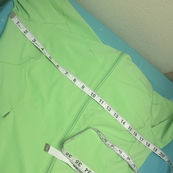 Lululemon Mist Over Windbreaker Size 8 - Picture 15 of 16